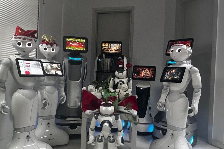 Ρομπότ ετοιμάζονται να πουν τα… κάλαντα στη Θεσσαλονίκη – Δείτε εικόνες