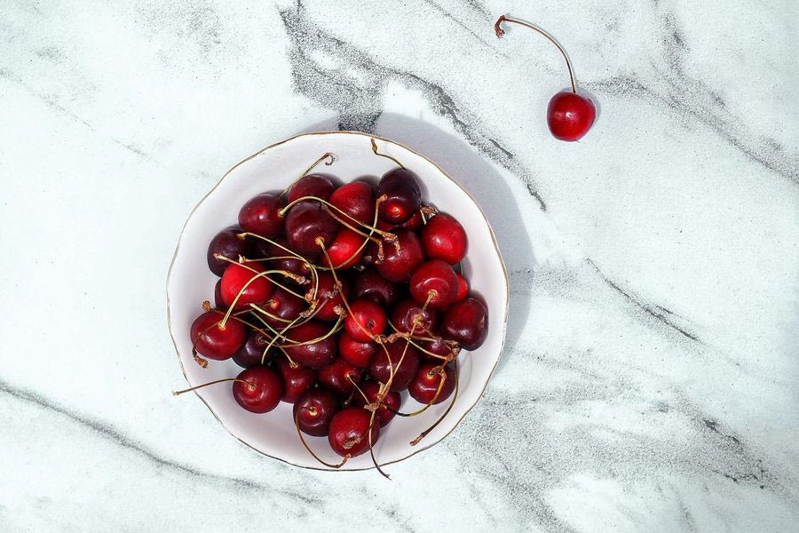 Εμμηνόπαυση: 7 τροφές που απαλύνουν τα συμπτώματα σύμφωνα με τους ειδικούς