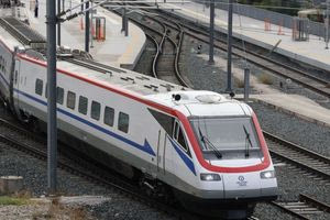 Ταλαιπωρία για 95 επιβάτες: Ακινητοποιήθηκε αμαξοστοιχία μετά τη Σίνδο