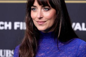 Ντακότα Τζόνσον στον Λάνθιμο: «Υπάρχουν κι άλλες ηθοποιοί εκτός από την Έμα Στόουν»