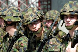 Ελβετία: Δημοψήφισμα για υποχρεωτική θητεία σε στρατό και πολιτικές υπηρεσίες για τις γυναίκες