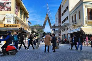 Ηράκλειο: Μπαίνει σε κλίμα Χριστουγέννων και η αγορά – Το εορταστικό ωράριο των καταστημάτων