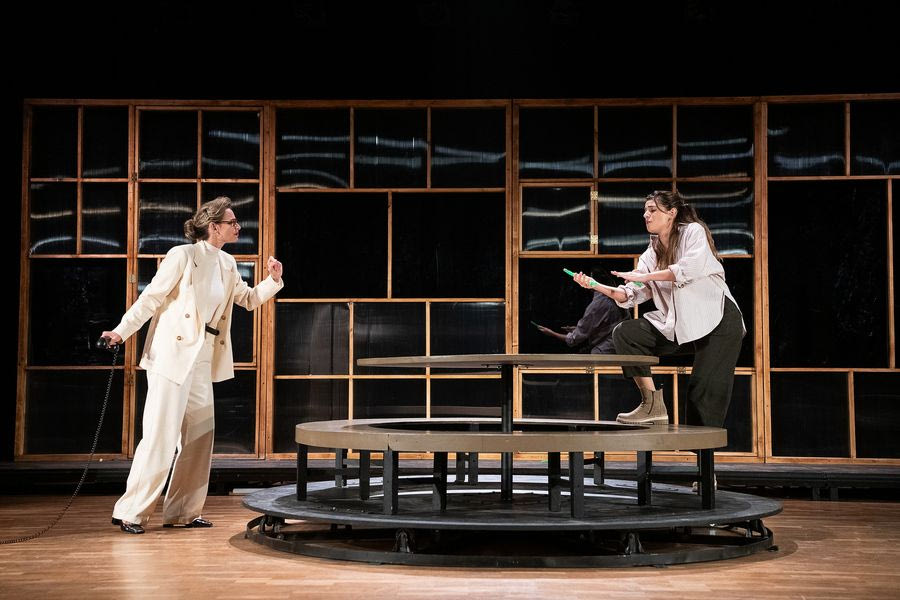 «Απόψε τρώμε στης Ιοκάστης»: Το ΔΗΠΕΘΕ Κρήτης παρουσιάζει την κωμωδία του Άκη Δήμου