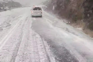 Χαλάζι και κατολισθήσεις στον ΒΟΑΚ