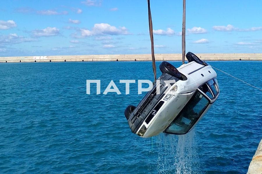 (ΦΩΤΟ) Αυτοκίνητο έκανε «βουτιά» στο λιμάνι του Ηρακλείου