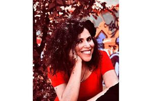 Τι είναι η επιτελεστική ποίηση και γιατί ενθουσιάζει όλο και περισσότερους;