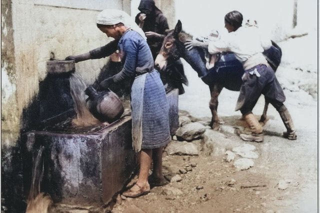 Σκηνή από βρύση του Ηρακλείου, το 1927