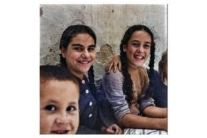 Παιδί και νεαρά κορίτσια στην Κρήτη, το 1957