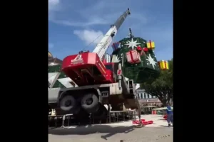 Τραγικό δυστύχημα στη Βραζιλία: 40χρονος καταπλακώθηκε από γερανό ενώ έστηνε χριστουγεννιάτικο δέντρο – Δείτε βίντεο