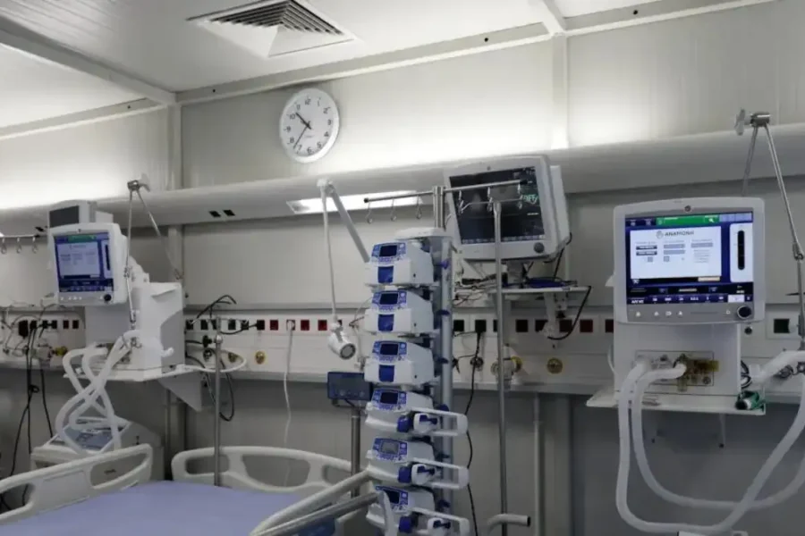 Νοσοκομείο Γεννηματάς: 22χρονος κατάπιε αμάσητο μπέργκερ και δίνει μάχη για τη ζωή του διασωληνωμένος για ένα στοίχημα