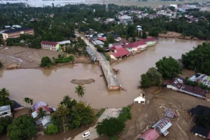 Περισσότεροι από 370 νεκροί σε Ταϊλάνδη, Ινδονησία και Σρι Λάνκα λόγω πλημμυρών και κατολισθήσεων