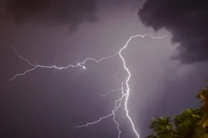 Kεραυνός έπεσε σε στρατόπεδο – Προληπτικά τέσσερις στρατιώτες στο Νοσοκομείο