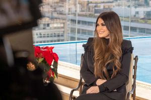 Μια πρέσβειρα που μοιάζει βγαλμένη από αμερικανικό ριάλιτι με διασημότητες