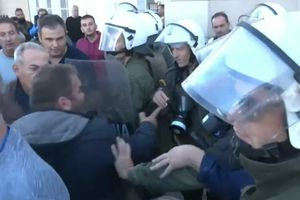 Ένταση μεταξύ αγροτών και αστυνομικών στην Αλεξανδρούπολη