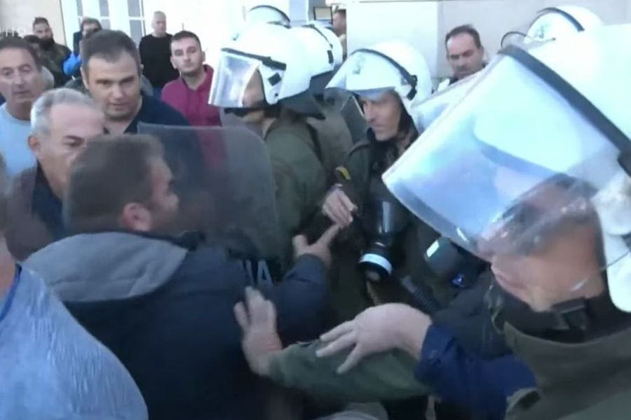 Ένταση μεταξύ αγροτών και αστυνομικών στην Αλεξανδρούπολη