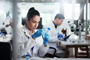 Κλιμακώνουν οι εργαστηριακοί γιατροί – Τι ζητούν από τους πολίτες όσον αφορά το κόστος των εξετάσεων