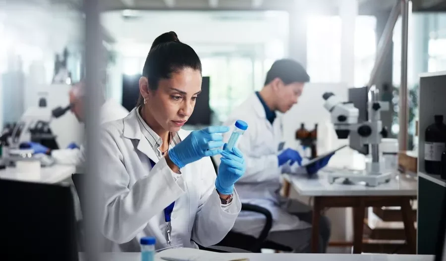 Κλιμακώνουν οι εργαστηριακοί γιατροί – Τι ζητούν από τους πολίτες όσον αφορά το κόστος των εξετάσεων