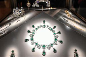 Γαλλία: «Τα κοσμήματα που άρπαξαν από το Λούβρο θα βρεθούν» τονίζει ο πρόεδρος Μακρόν