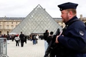 Λούβρο: «Έχω λάβει κάθε μέτρο για να αντιμετωπίσω τα προβλήματα ασφαλείας» τονίζει η διευθύντρια του μουσείου