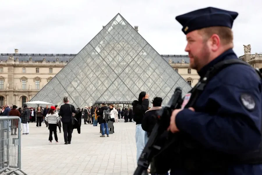 Λούβρο: «Έχω λάβει κάθε μέτρο για να αντιμετωπίσω τα προβλήματα ασφαλείας» τονίζει η διευθύντρια του μουσείου