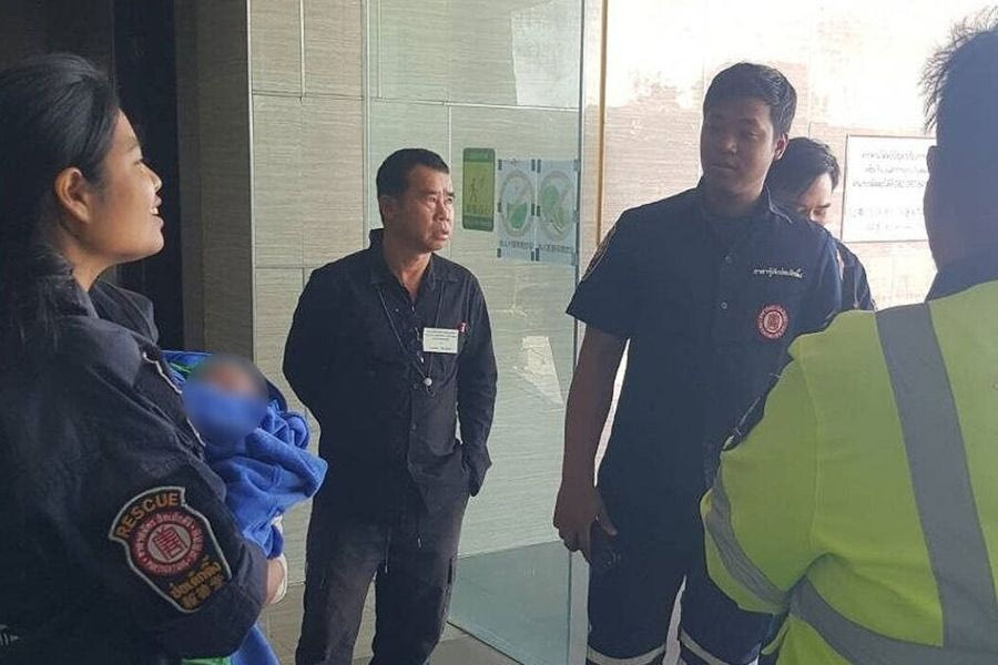 Αδιανόητο: Νεογέννητο βρέφος βρέθηκε μέσα σε καζανάκι στην Ταϊλάνδη – Το έσωσε η καθαρίστρια