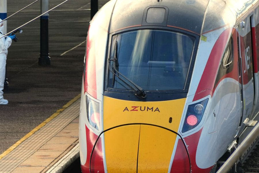 Βρετανία: Η επίθεση με μαχαίρι σε τρένο δεν θεωρείται τρομοκρατική επίθεση – Σε κρίσιμη κατάσταση δύο άτομα