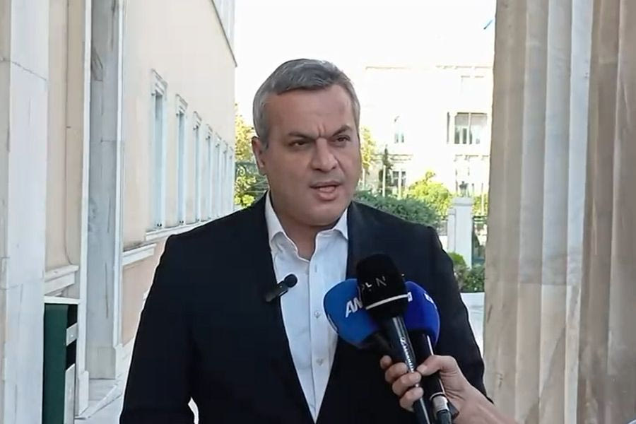 Ο Χάρης Μαμουλάκης για το Πολυτεχνείο