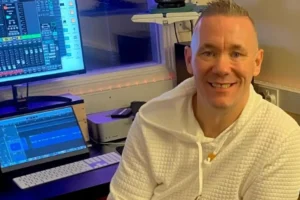 Απίστευτη μεταμόρφωση: Έχασε 64 κιλά σε έναν χρόνο με μία απλή άσκηση – Δείτε βίντεο