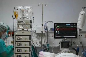 Γλυφάδα: Δεν τα κατάφερε η 69χρονη που είχε δεχθεί άγρια επίθεση με πέτρα από 38χρονο