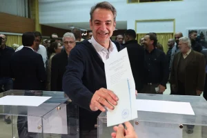 Ψήφισε στις εσωκομματικές εκλογές της ΝΔ ο Κυριάκος Μητσοτάκης