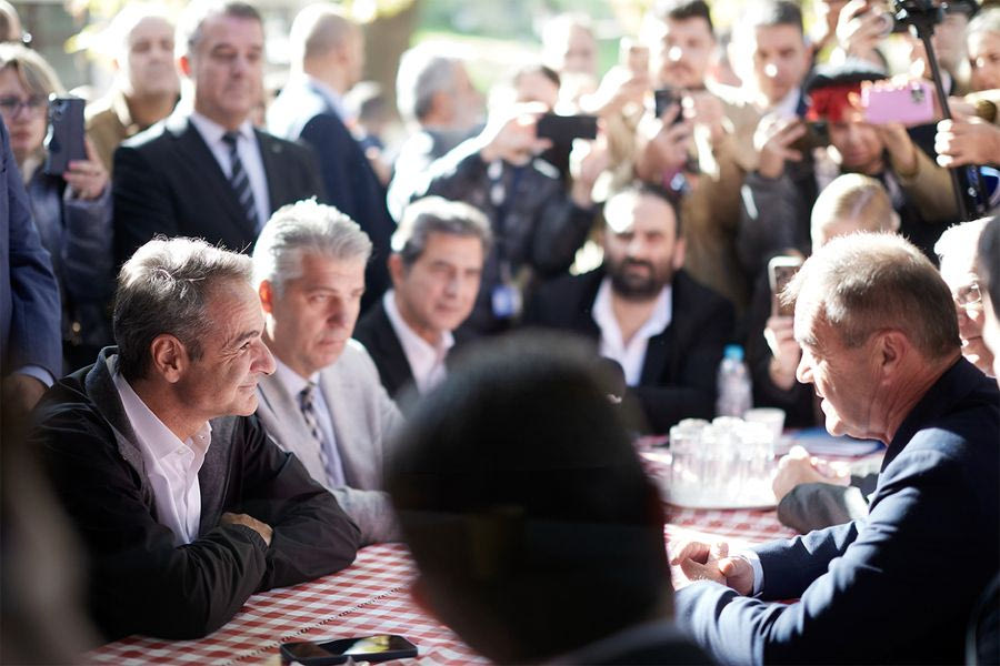 Από χωματόδρομο φυγάδευσαν τον Κυριάκο για να μην «πέσει» πάνω στους εξαγριωμένους αγρότες! Μέρα αγροτιάς και εργατιάς η χθεσινή! Σκληρά στελέχη της ΝΔ προσεγγίζουν οι Σαμαρικοί!