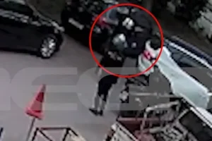 Νέος Κόσμος: Το βίντεο με τον ξυλοδαρμό του 59χρονου – Νταής με πλούσιο παρελθόν ο δράστης