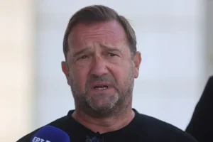 Νίκος Πλακιάς για τα Τέμπη: Ζητάμε αναβάθμιση κατηγορίας εναντίον του Καραμανλή – Έκτρωμα το άρθρο 86