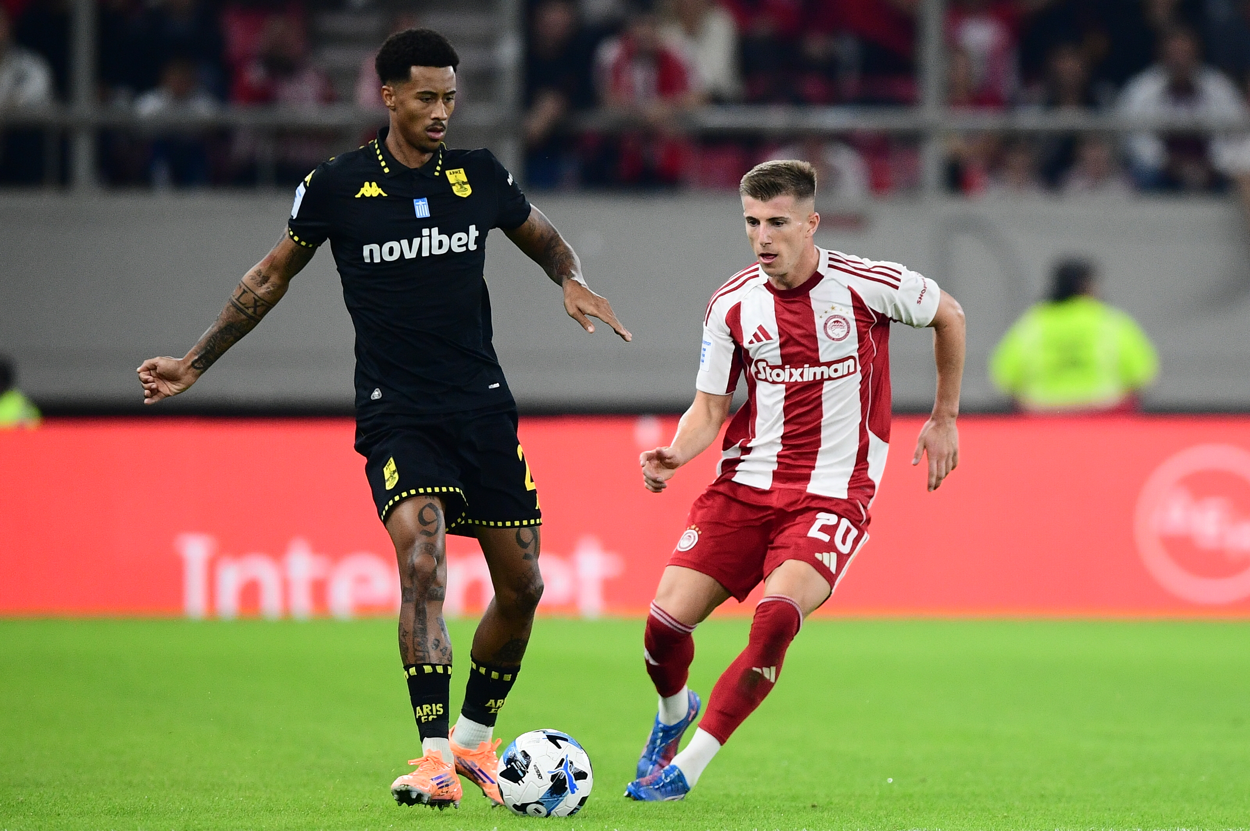 Σούπερ Λιγκ: Προσωρινά στην κορυφή με δύσκολη νίκη 2-1 ο Ολυμπιακός τον Άρη