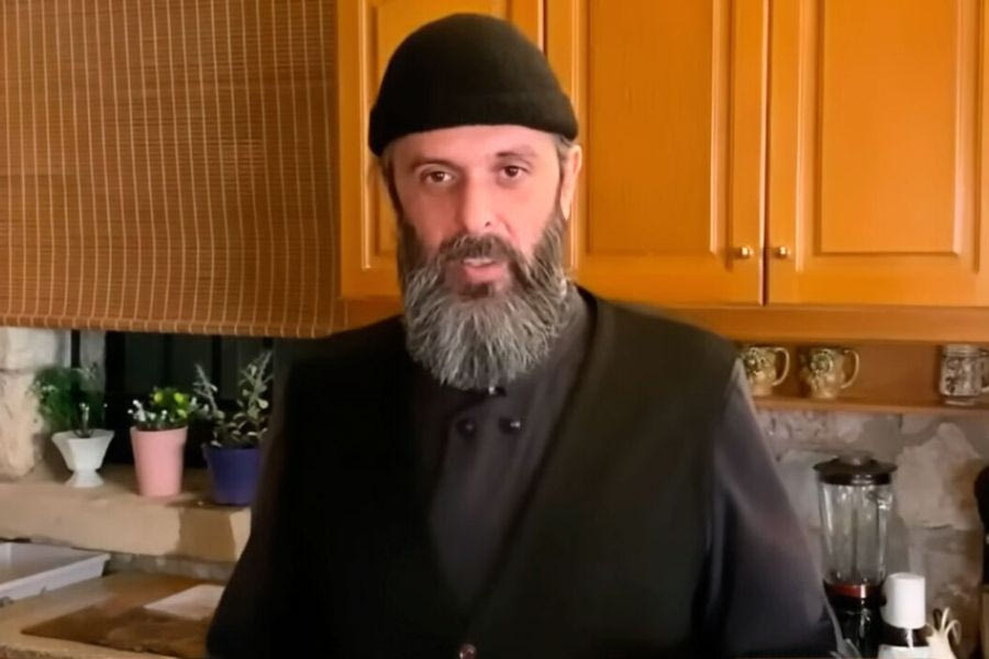 Στο κινητό του πατέρα Παρθένιου τα μυστικά του κυκλώματος με τα ναρκωτικά και τους μετανάστες