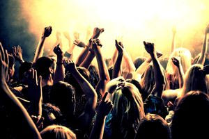 Δύο συλλήψεις για τα street parties στο Ηράκλειο