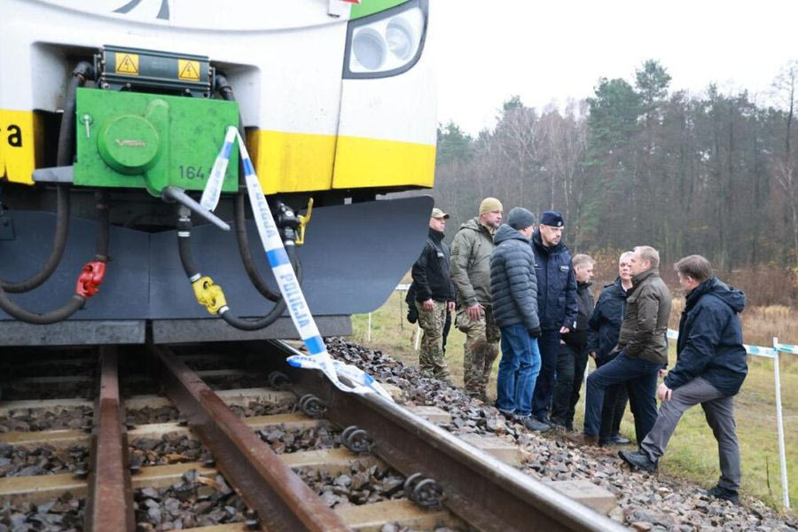 Πολωνία: H έκρηξη σε σιδηροδρομική γραμμή οφείλεται σε δολιοφθορά, δήλωσε ο Τουσκ