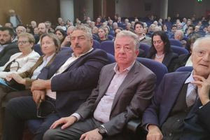 Χανιά: Στο πολιτικό μνημόσυνο για τον Πολυχρόνη Πολυχρονίδη έδωσε το παρών ο Περιφερειάρχης Κρήτης