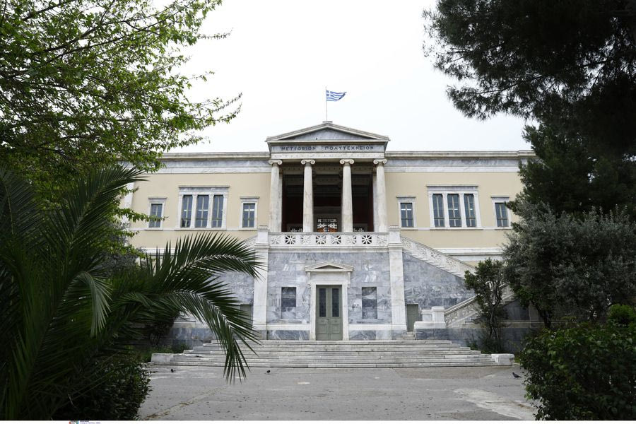 Φοιτητής καταδικάστηκε σε 14 μήνες φυλάκιση για σύνθημα σε τοίχο του ΕΜΠ