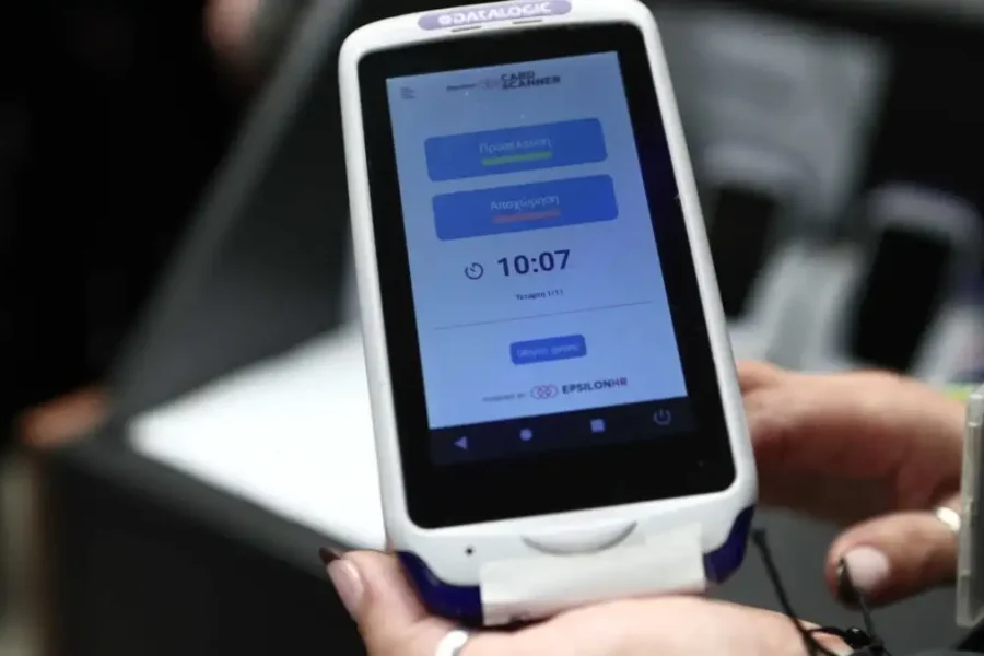 Ψηφιακή κάρτα εργασίας: Από σήμερα η πλήρης εφαρμογή σε χονδρεμπόριο, ενέργεια και χρηματοπιστωτικές εταιρείες