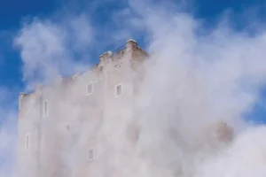 Ρώμη: Κατέρρευσε δυο φορές ο «Πύργος των Κόμηδων» κοντά στο Κολοσσαίο – Ένας εργάτης παραμένει εγκλωβισμένος – 4 μεταφέρθηκαν στο νοσοκομείο