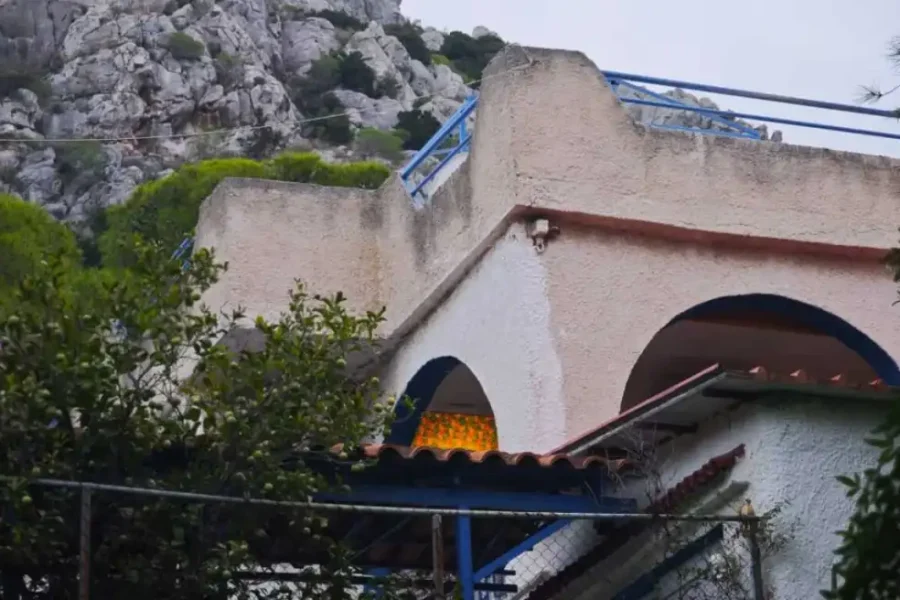 Σαλαμίνα: Πείραξε τις κάμερες, έβαλε μάσκα και πήγε να ληστέψει την πεθερά της – Τη σκότωσε γιατί νόμιζε ότι την αναγνώρισε