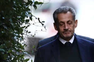 Νικολά Σαρκοζί: Το δικαστήριο αποφασίζει αν θα απελευθερωθεί ή θα παραμείνει στη φυλακή