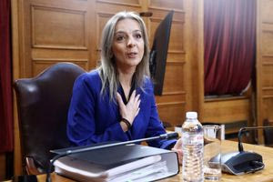 Εξεταστική ΟΠΕΚΕΠΕ – Σεμερτζίδου: «Έπρεπε να πάρω άδεια για να οδηγήσω το αυτοκίνητο του συντρόφου μου;»