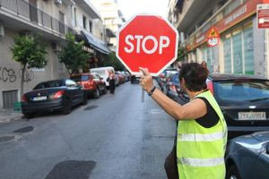 Οδηγός αγνόησε τον σχολικό τροχονόμο και συνελήφθη