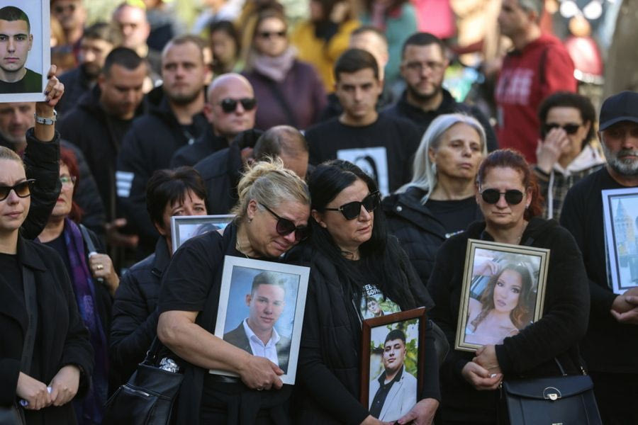 Δικαιοσύνη για τα 63 θύματα του κλαμπ στο Κότσανι ζήτησαν χιλιάδες διαδηλωτές στα Σκόπια