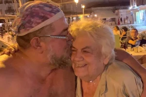 Έφυγε από τη ζωή η μητέρα του Σταμάτη Κραουνάκη