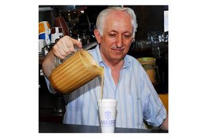 Από τον φραπέ του Λέντζου στο… «χασάπη γράμματα»!