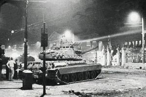 Ο κρητικός φοιτητής που έζησε το Πολυτεχνείο – «Εκείνη τη νύχτα νιώσαμε πως κρατούσαμε την Ελλάδα στα χέρια μας»