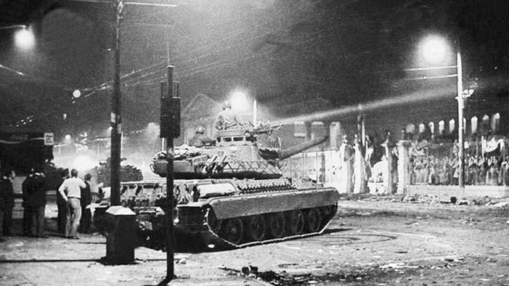 Ο κρητικός φοιτητής που έζησε το Πολυτεχνείο – «Εκείνη τη νύχτα νιώσαμε πως κρατούσαμε την Ελλάδα στα χέρια μας»